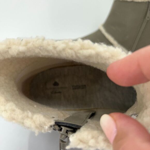 Clarks Cloudsteppers Boots Women 9 M Faux Fur Flat Winter Snow Shoes Zip Up - Picture 9 of 13